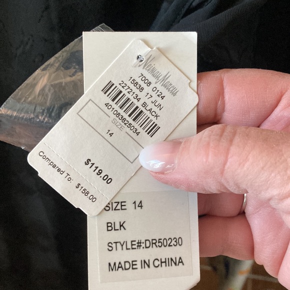 BNWT GORGEOUS BLACK DRESS - Picture 11 of 11